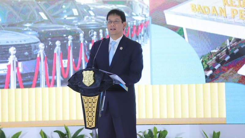 Menkeu menerima PNBP Rp1,02 triliun hasil pemulihan aset negara dari BPA Kejaksaan Agung yang diserahkan Jaksa Agung ST Burhanuddin dalam kegiatan BPA Fair 2026 di Kantor BPA Kejaksaan Agung, Jakarta Selatan, Senin (15/6/2026).