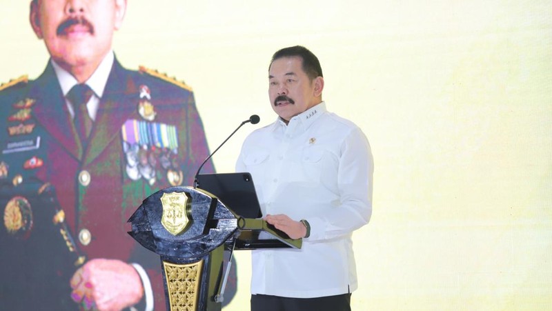 Menkeu menerima PNBP Rp1,02 triliun hasil pemulihan aset negara dari BPA Kejaksaan Agung yang diserahkan Jaksa Agung ST Burhanuddin dalam kegiatan BPA Fair 2026 di Kantor BPA Kejaksaan Agung, Jakarta Selatan, Senin (15/6/2026).