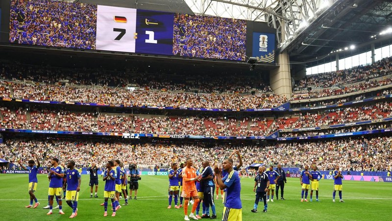 Pemandangan umum saat para pemain Curaçao bertepuk tangan kepada para penggemar setelah pertandingan Grup E Piala Dunia FIFA 2026 antara Jerman dan Curaçao di Houston Stadium, Houston, Texas, Amerika Serikat, Minggu (14/6/2026), sementara layar besar menampilkan skor akhir pertandingan.
