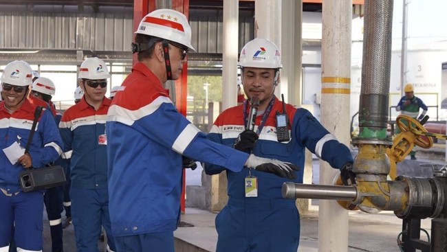 Komisaris Utama Pertamina Tinjau Keandalan Pasokan Energi di NTT