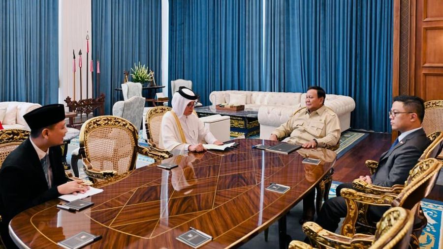 Presiden Prabowo Subianto menerima kunjungan kehormatan Menteri Negara Urusan Luar Negeri Qatar, Yang Mulia Sultan bin Saad Al-Muraikhi, di Istana Merdeka Jakarta, Senin, (15/6/2026). (Dok. BPMI Sekretariat Presiden)