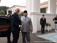 Presiden Republik Indonesia Prabowo Subianto menerima kunjungan kenegaraan Presiden Republik Federasi Jerman Frank-Walter Steinmeier bersama Ibu Negara Elke Budenbender di Istana Merdeka, Jakarta, Senin (15/6/2026). (Tangkapan Layar YouTube Sekretari