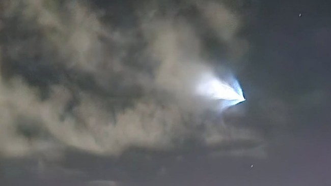 Cahaya Misterius Muncul di Langit Australia, Ternyata dari China