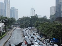 Suasana kemacetan di kawasan Tosari-Sudirman, Jakarta, Senin (15/6/2026). (CNBC Indonesia/Tri Susilo)