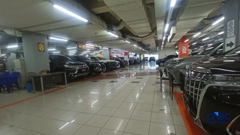 Suasana penjualan mobil bekas di MGK Kemayoran, Jakarta,  Senin (15/6/2026). (CNBC Indonesia/Ferry Sandi)