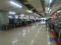 Suasana penjualan mobil bekas di MGK Kemayoran, Jakarta,  Senin (15/6/2026). (CNBC Indonesia/Ferry Sandi)