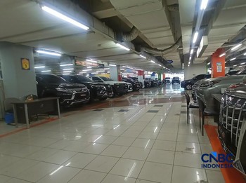 Suasana penjualan mobil bekas di MGK Kemayoran, Jakarta,  Senin (15/6/2026). (CNBC Indonesia/Ferry Sandi)