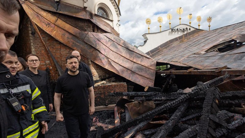 Ukraine's President Volodymyr Zelenskiy and Ukrainian Prime Minister Yulia Svyrydenko visit the Dormition Cathedral of the Kyiv Pechersk Lavra, which was hit during Russian missile and drone strikes, amid Russia's attack on Ukraine, in Kyiv, Ukraine