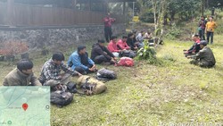 Aksi Kejar-kejaran di Semeru! Petugas TNBTS Amankan 13 Pendaki Ilegal