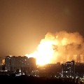 Rusia meluncurkan serangan rudal dan drone ke Ukraina, Kyiv. Serangan itu menewaskan sedikitnya 11 orang di seluruh Ukraina dan memicu kebakaran di salah satu biara Ortodoks terpenting di Kyiv. (REUTERS/Anna Voitenko)