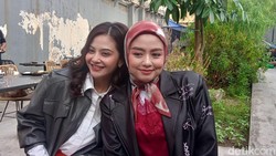 Lagu T2 Nge-hits Lagi, Tika dan Tiwi Curhat Gak Dikenali Gen Z
