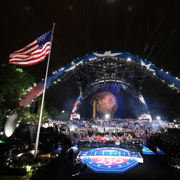 Fireworks explode during UFC Freedom 250, on the South Lawn of the White House, in Washington, D.C., U.S., June 15, 2026,      Jacquelyn Martin/Pool via REUTERS     TPX IMAGES OF THE DAY