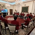 Wakil Presiden RI, Gibran Rakabuming Raka saat menerima sekelompok mahasiswa dari Universitas Bung Karno (UBK) dan Universitas MH Thamrin yang melakukan aksi demonstrasi di kawasan Patung Kuda, Jakarta Pusat, Senin (15/6/2026). Pertemuan antara Gibra