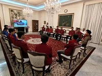 Wakil Presiden RI, Gibran Rakabuming Raka saat menerima sekelompok mahasiswa dari Universitas Bung Karno (UBK) dan Universitas MH Thamrin yang melakukan aksi demonstrasi di kawasan Patung Kuda, Jakarta Pusat, Senin (15/6/2026). Pertemuan antara Gibra