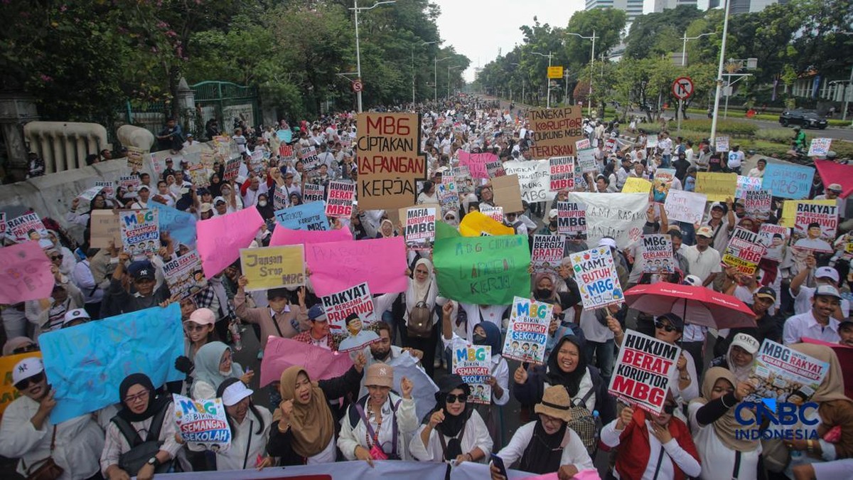 Demo Massa Dukung Program MBG Tetap Berjalan dan Hukum Koruptor