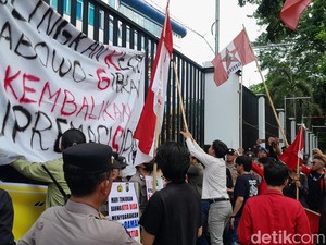 Video: Demo Mahasiswa di DPRD Sumut Memanas gegara Tak Bisa Temui Ketua Dewan