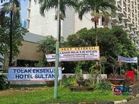 Pengamanan di kawasan Hotel Sultan, Senayan, Jakarta Pusat, mulai diperketat menjelang pelaksanaan eksekusi pengosongan yang dijadwalkan berlangsung Kamis (18/6/2026). (CNBC Indonesia/Ferry Sandi)