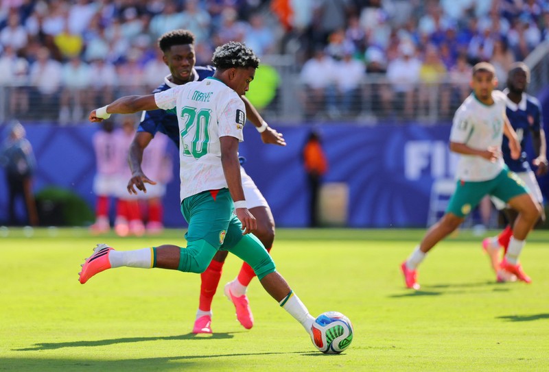 Kylian Mbapp&eacute;, Mike Maignan, William Saliba, dan D&eacute;sir&eacute; Dou&eacute; bersiap sebelum pertandingan Grup I Piala Dunia FIFA 2026 antara Prancis dan Senegal di New York/New Jersey Stadium, East Rutherford, New Jersey, Amerika Serikat, Selasa (16/6/2026). (REUTERS/John Sibley)