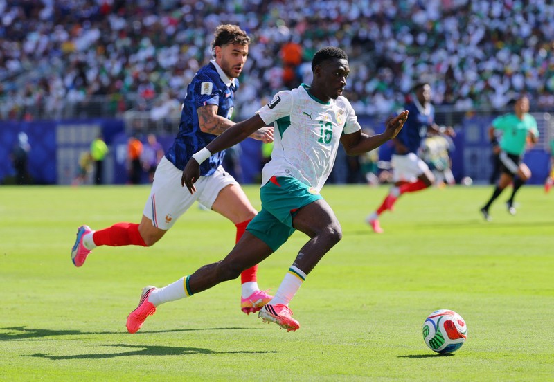 Kylian Mbapp&eacute;, Mike Maignan, William Saliba, dan D&eacute;sir&eacute; Dou&eacute; bersiap sebelum pertandingan Grup I Piala Dunia FIFA 2026 antara Prancis dan Senegal di New York/New Jersey Stadium, East Rutherford, New Jersey, Amerika Serikat, Selasa (16/6/2026). (REUTERS/John Sibley)