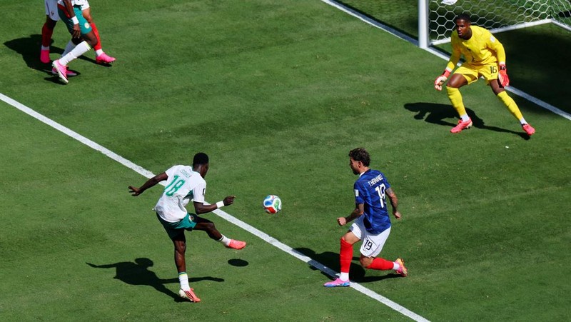 Ismaïla Sarr gagal memanfaatkan peluang untuk mencetak gol bagi Senegal dalam pertandingan Grup I Piala Dunia FIFA 2026 antara Prancis dan Senegal di New York/New Jersey Stadium, East Rutherford, New Jersey, Amerika Serikat, Selasa (16/6/2026).