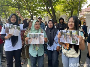 Warga Tompegunung Pati Geruduk Kantor Bupati Protes Jalan Rusak Puluhan Tahun
