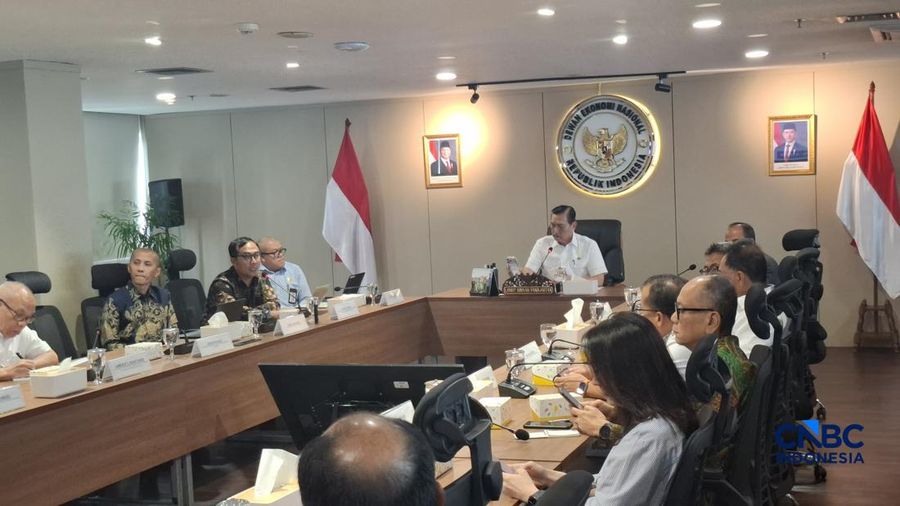 Ketua Dewan Ekonomi Nasional (DEN) Luhut Binsar Panjaitan dalam konferensi pers, Rabu (17/6/2026). (CNBC Indonesia/Chandra Dwi Pranata)
