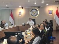 Ketua Dewan Ekonomi Nasional (DEN) Luhut Binsar Panjaitan dalam konferensi pers, Rabu (17/6/2026). (CNBC Indonesia/Chandra Dwi Pranata)
