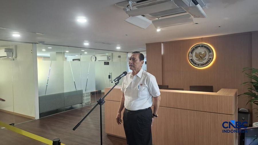 Ketua Dewan Ekonomi Nasional (DEN) Luhut Binsar Panjaitan dalam konferensi pers, Rabu (17/6/2026). (CNBC Indonesia/Chandra Dwi Pranata)