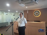Ketua Dewan Ekonomi Nasional (DEN) Luhut Binsar Panjaitan dalam konferensi pers, Rabu (17/6/2026). (CNBC Indonesia/Chandra Dwi Pranata)