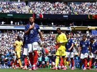 Kylian Mbappé, Mike Maignan, William Saliba, dan Désiré Doué bersiap sebelum pertandingan Grup I Piala Dunia FIFA 2026 antara Prancis dan Senegal di New York/New Jersey Stadium, East Rutherford, New Jersey, Amerika Serikat, Selasa (16/6/2026). (R