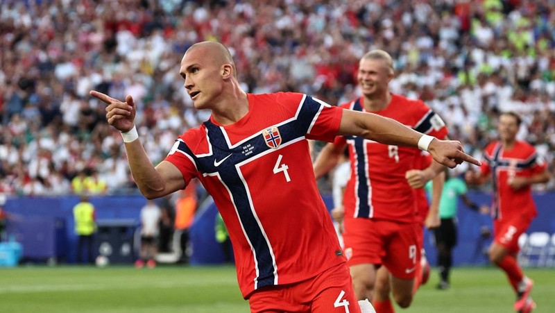 Leo Ostigard merayakan gol ketiga Norwegia dalam pertandingan Grup I Piala Dunia FIFA 2026 antara Irak dan Norwegia di Boston Stadium, Foxborough, Massachusetts, Amerika Serikat, Selasa (16/6/2026).