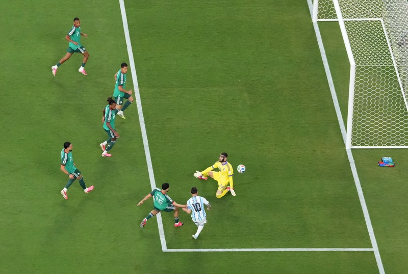 Lionel Messi merayakan gol pertama Argentina bersama Alexis Mac Allister, Lautaro Mart&iacute;nez, Thiago Almada, dan Enzo Fern&aacute;ndez dalam pertandingan Grup J Piala Dunia FIFA 2026 antara Argentina dan Aljazair di Kansas City Stadium, Kansas City, Missouri, Amerika Serikat, Selasa (16/6/2026). (IMAGN IMAGES via Reuters/Jay Biggerstaff)