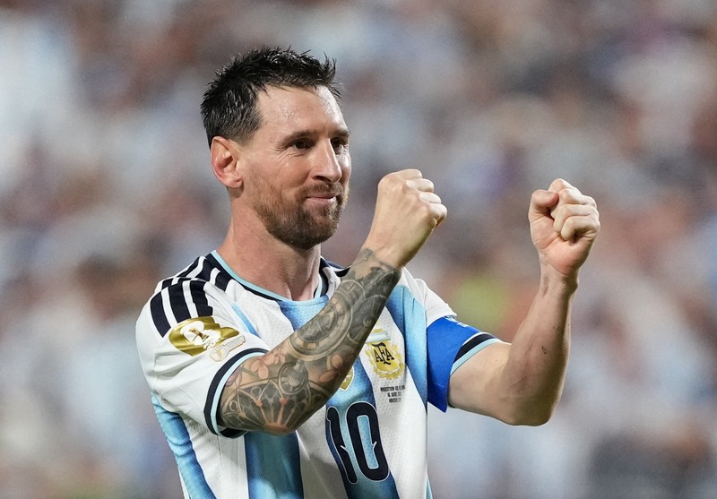 Lionel Messi merayakan gol pertama Argentina bersama Alexis Mac Allister, Lautaro Mart&iacute;nez, Thiago Almada, dan Enzo Fern&aacute;ndez dalam pertandingan Grup J Piala Dunia FIFA 2026 antara Argentina dan Aljazair di Kansas City Stadium, Kansas City, Missouri, Amerika Serikat, Selasa (16/6/2026). (IMAGN IMAGES via Reuters/Jay Biggerstaff)
