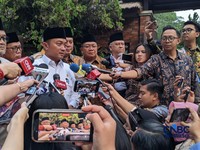 Menteri Sekretaris Negara Prasetyo Hadi membeberkan isi rapat Presiden Prabowo Subianto terkait evaluasi penyelenggaraan ibadah haji tahun 2026, di kediamannya di Hambalang, Rabu (17/6/2026). (CNBC Indonesia/Emir Yanwardhana)
