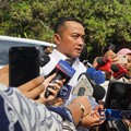 Menteri Sekretaris Negara Prasetyo Hadi, di depan gerbang Padepokan Garuda Yaksa, Rabu (17/6/2026). (CNBC Indonesia/Emir Yanwardhana)