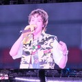 Personil BTS J-Hope nampak mengenakan rompi Pertamina Enduro VR46 dalam konser ARIRANG di Busan, Korea Selatan, Selasa (16/6/2026). (CNBC Indonesia/Fergi Nadira)