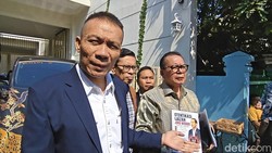 Temui Jokowi, Rismon Pamer Buku Baru Otentikasi Ijazah Joko Widodo