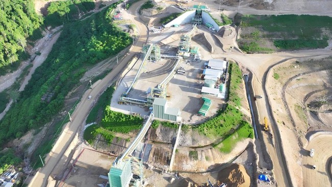 Detik-Detik Melantai di Bursa Hong Kong, EMAS Didukung Glencore Cs