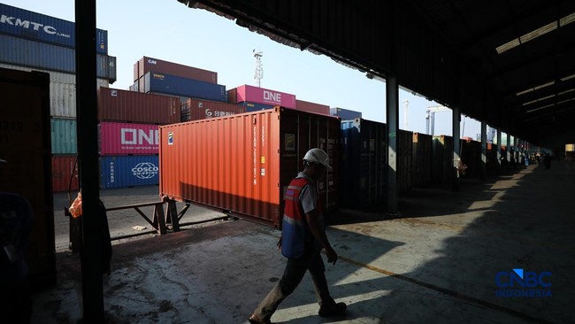 Purbaya Turun Tangan, Ini Penampakan Tumpukan Kontainer di Priok