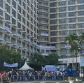 Aparat keamanan mulai bersiaga di kawasan Hotel Sultan, Jakarta Pusat, pada Rabu (18/6/2026), bertepatan dengan rencana pelaksanaan eksekusi pengosongan lahan yang menjadi sengketa antara pemerintah dan PT Indobuildco. (CNBC Indonesia/Ferry Sandi)