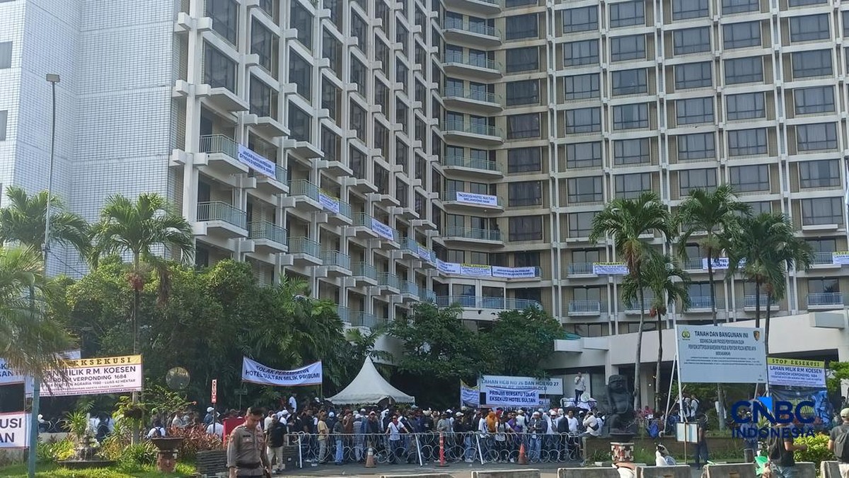 Aparat Siaga Jelang Eksekusi Hotel Sultan, Muncul Massa Simpatisan Ini