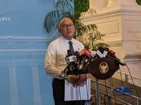 CEO Danantara, Rosan Roeslani saat menyampaikan keterangan kepada media di Istana Negara, Jakarta, Kamis (18/6/2026). (CNBC Indonesia/Emir Yanwardhana)