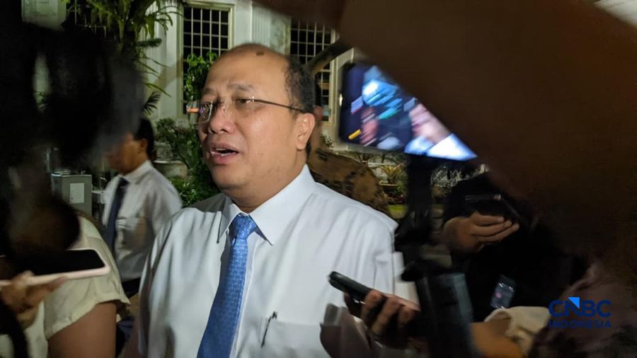 Direktur Utama Bank Mandiri, Riduan saat menyampaikan keterangan kepada media di Istana Negara, Jakarta, Kamis (18/6/2026). (CNBC Indonesia/Emir Yanwardhana)