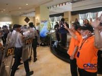 Hotel Sultan Berhasil Diamankan Petugas Kepolisian. (CNBC Indonesia/Faisal Rahman)