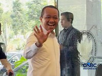 Menteri ESDM Bahlil Lahadalia kunjungi kantor Kemenko Perekonomian. (CNBC Indonesia/Firda Dwi Muliawati)