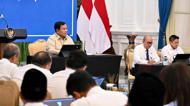 Presiden Prabowo Subianto menggelar pertemuan bersama jajaran Direksi dan Komisaris Himpunan Bank Milik Negara (Himbara) yaitu BRI, BNI, Bank Mandiri, BTN dan BSI di Istana Merdeka, Jakarta, Kamis (18/6/2026).
