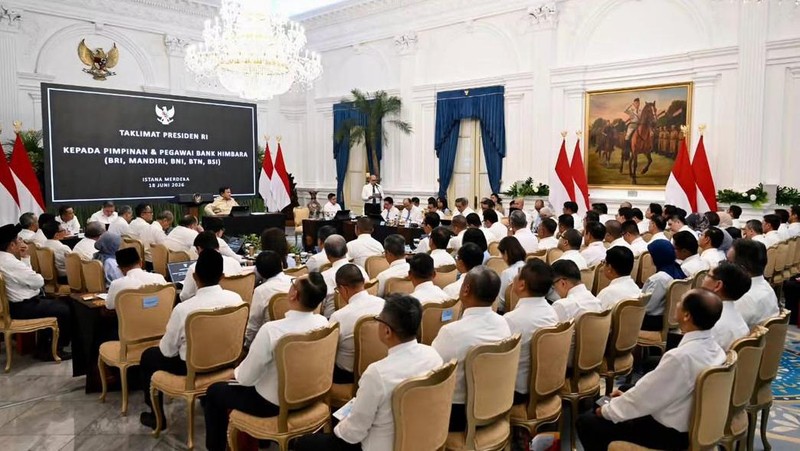 Presiden Prabowo Subianto menggelar pertemuan bersama jajaran Direksi dan Komisaris Himpunan Bank Milik Negara (Himbara) yaitu BRI, BNI, Bank Mandiri, BTN dan BSI di Istana Merdeka, Jakarta, Kamis (18/6/2026).
