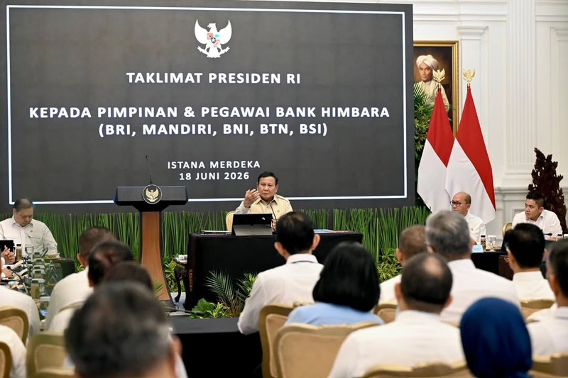 Presiden Prabowo Subianto menggelar pertemuan bersama jajaran Direksi dan Komisaris Himpunan Bank Milik Negara (Himbara) yaitu BRI, BNI, Bank Mandiri, BTN dan BSI di Istana Merdeka, Jakarta, Kamis (18/6/2026). (Instagram/sekretariat.kabinet)