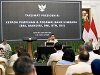 Presiden Prabowo Subianto menggelar pertemuan bersama jajaran Direksi dan Komisaris Himpunan Bank Milik Negara (Himbara) yaitu BRI, BNI, Bank Mandiri, BTN dan BSI di Istana Merdeka, Jakarta, Kamis (18/6/2026). (Instagram/sekretariat.kabinet)