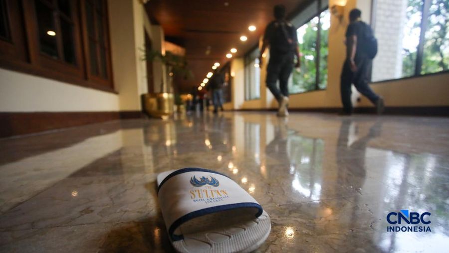 Proses eksekusi Hotel Sultan di kawasan Gelora Bung Karno, Jakarta, berakhir ricuh. (CNBC Indonesia/Faisal Rahman)